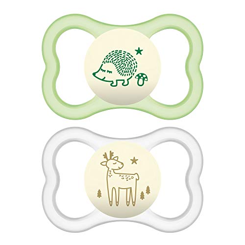 MAM - Juego de 2 chupetes de látex con funda de viaje autoesterilizante, artículos esenciales para recién nacidos, verde/blanco, (diseños pueden variar)