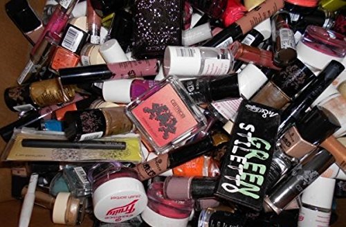 Manhattan, Catrice, Essence, Astor, etc. - Set de 25 cosméticos de marca variados