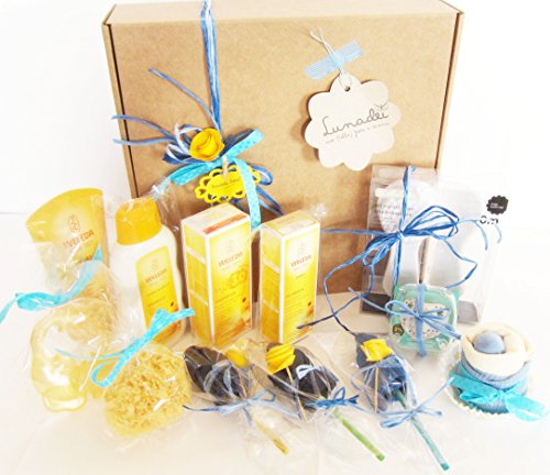 MAXI Canastilla Ecológica para Bebé "WELEDA BIO Baby Boy" | Set con 4 Productos Weleda, un Cupcake (Babero TOMMEE TIPPEE + Calcetines en Algodón), Esponja natural SUAVINEX, 3 Calcetines en Forma de Flor, Mordedor Refrigerante CANPOL BABIES, Chupete SUAVIN