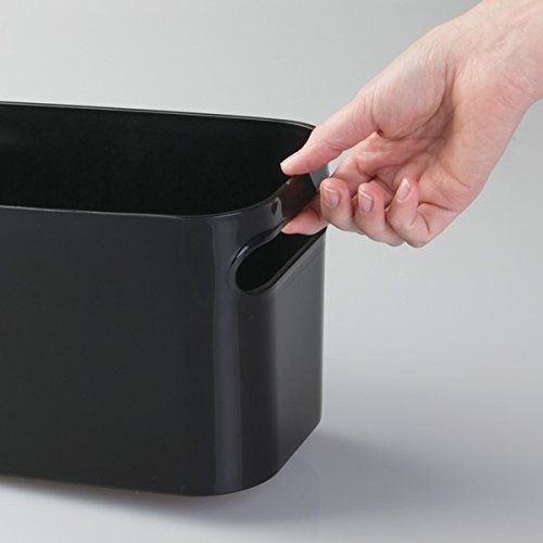 mDesign Organizador de baño – Organizador de cosméticos y de productos de belleza – Práctica caja organizadora para guardar accesorios de baño – Tres compartimentos – Color: negro