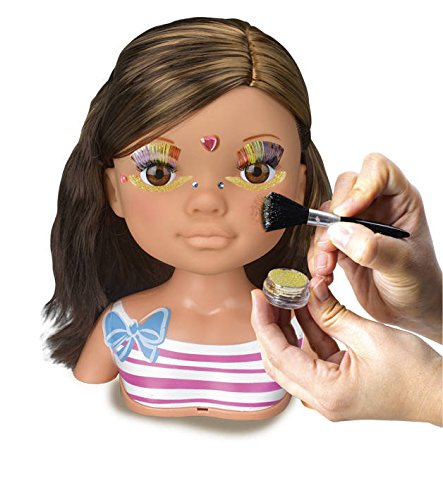 Nancy día de secretos de belleza: muñeca morena, accesorios de maquillaje y peluquería (Famosa 700013522)