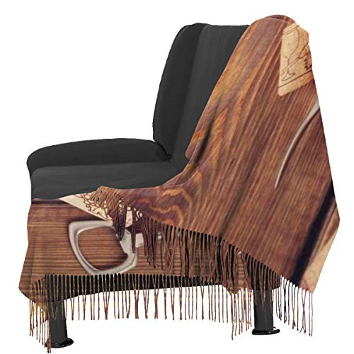 Pashmina Borla Bufanda Corchos de vino sobre suelo de madera rústico Elementos de licor orgánico natural Vista superior de cosecha vintage Chal Mantón de Invierno