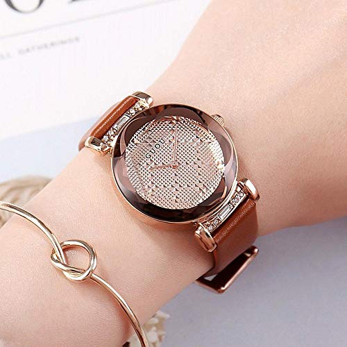 Reloj De Mujer con Esfera Estéreo Y con Diamantes. Estéreo. Reloj De Moda. Mesa De Mujer. Jujube. Diamante Rojo. Dama Rosa. Piel Rosada.