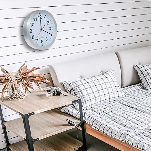 Reloj de pared inalámbrico con carcasa de aluminio, cambio automático de horario de invierno y verano, 25 cm
