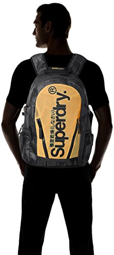 Superdry - Meshtarpbackpack, Mochilas Hombre, Multicolor (Black/Orange), 34x45x14 cm (W x H L)