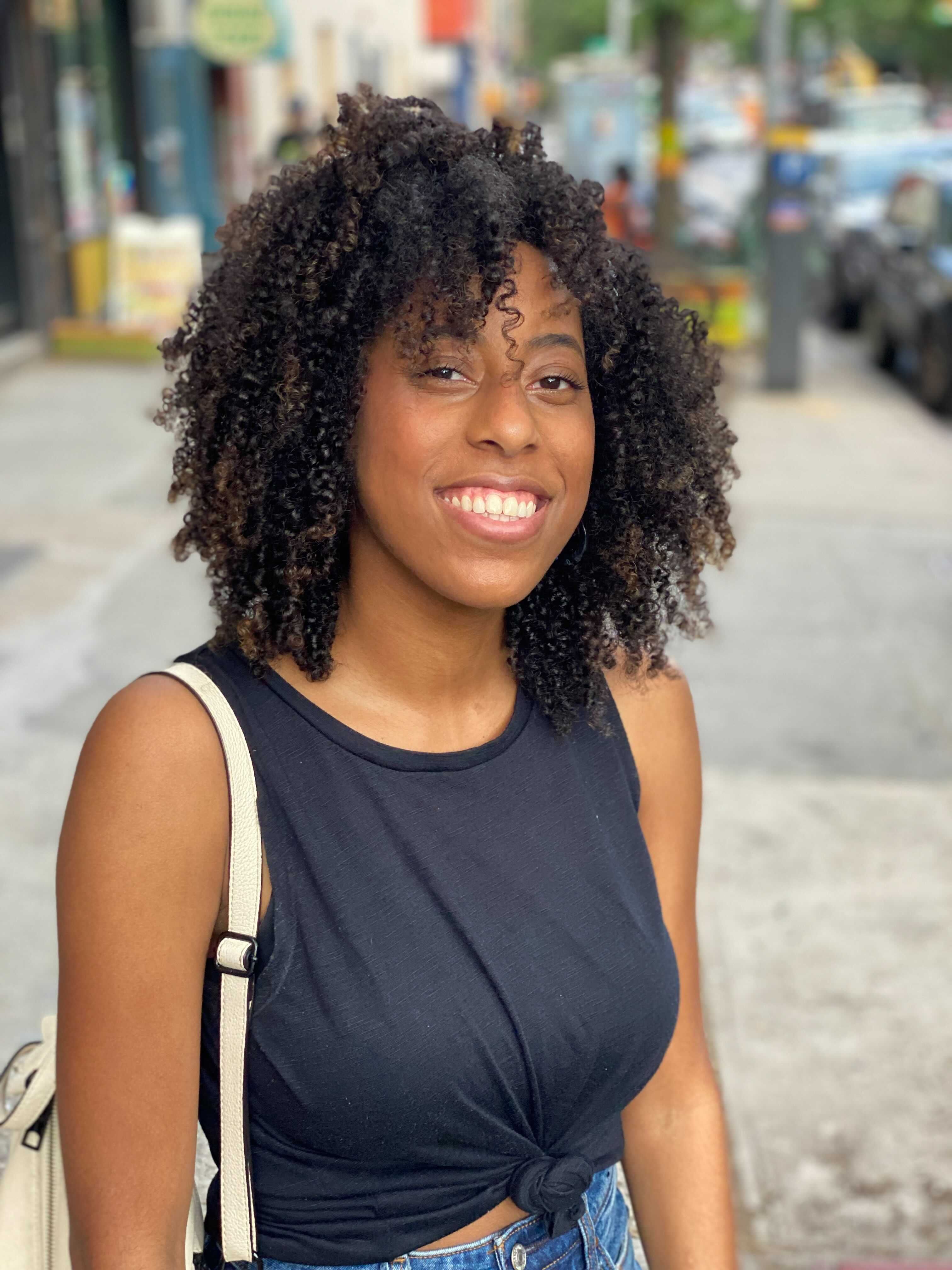 La guía definitiva para ejercitarse con el pelo natural rizado