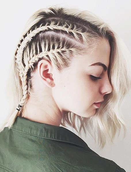 20 impresionantes trenzas para el pelo corto que te encantarán></p><p></p><p>Para darle un nuevo giro a un peinado clásico, pruebe una <a href=