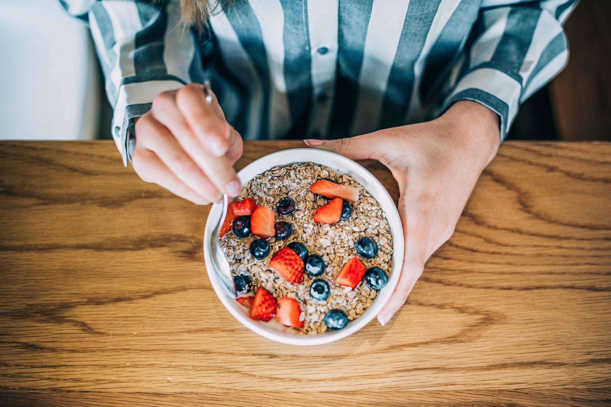 Cómo perder 20 libras y mantenerlas apagadas para siempre, según los expertos