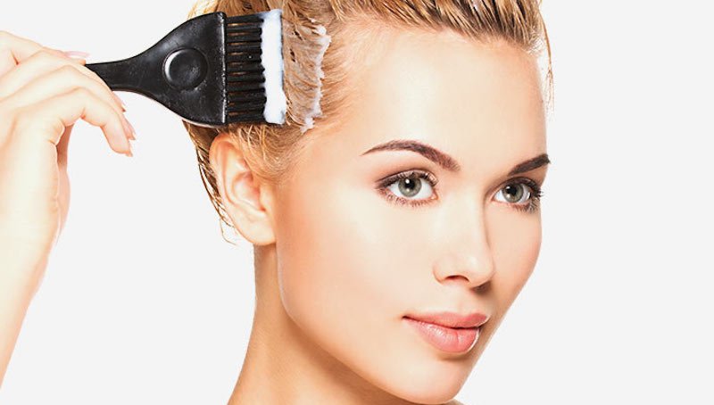 Cómo quitarse el tinte de pelo de la piel