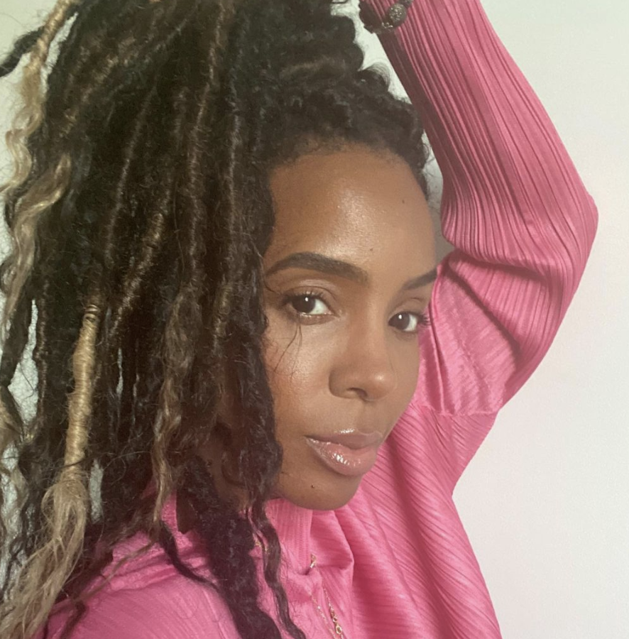 Todo lo que Kelly Rowland usa en su rutina de cuidado de la piel