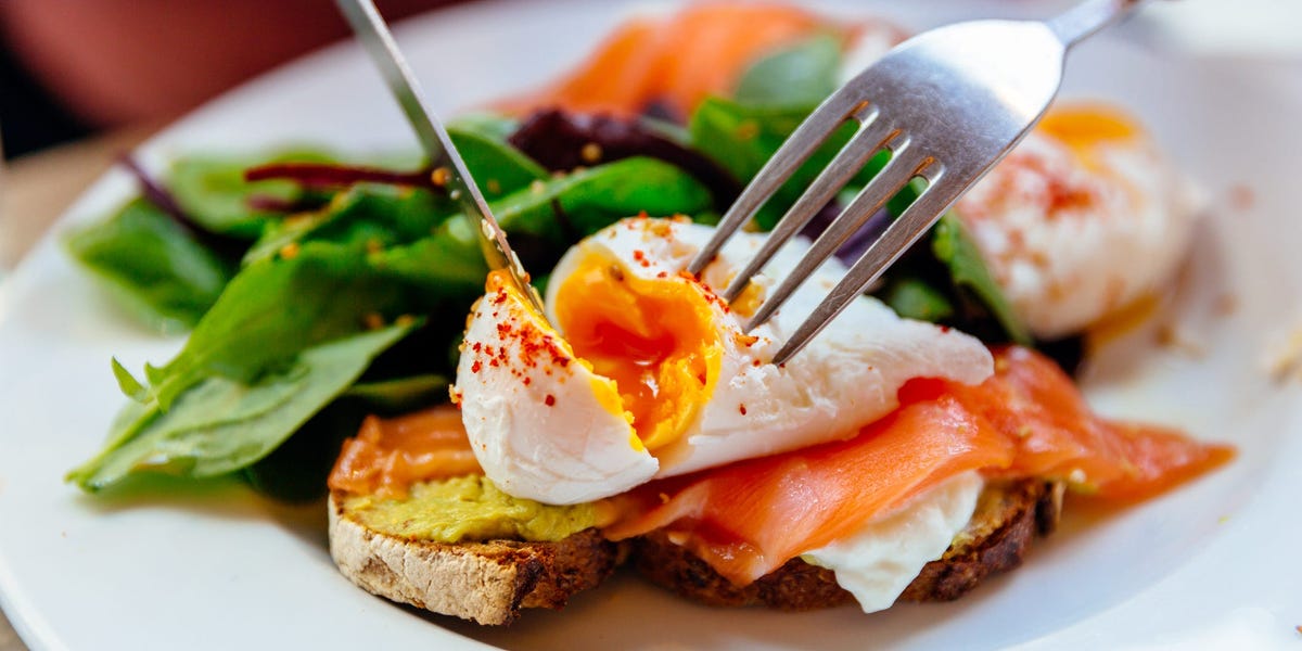 5 consejos para conseguir un cabello más grueso y las causas comunes de la pérdida o el adelgazamiento del cabello