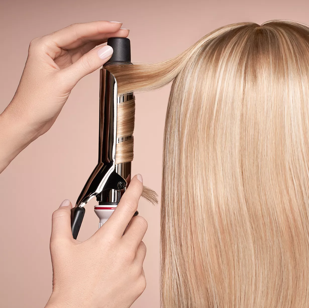 Cómo rizar tu propio cabello en casa como un profesional