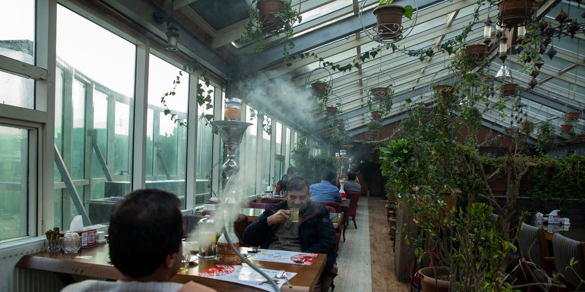 COVID-19 no ha salido de Afganistán. Pero en Kabul, la gente lo está ignorando.