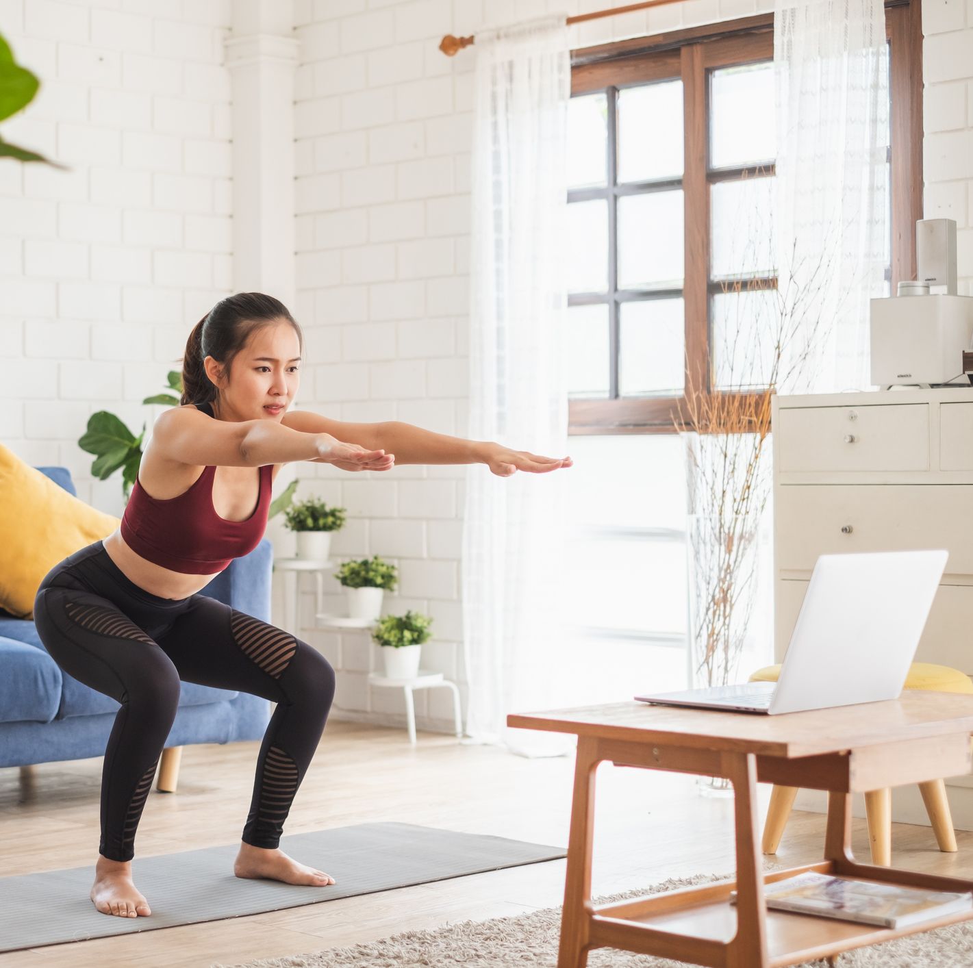 Estos videos de entrenamiento de 15 minutos en YouTube te darán un buen sudor gratis