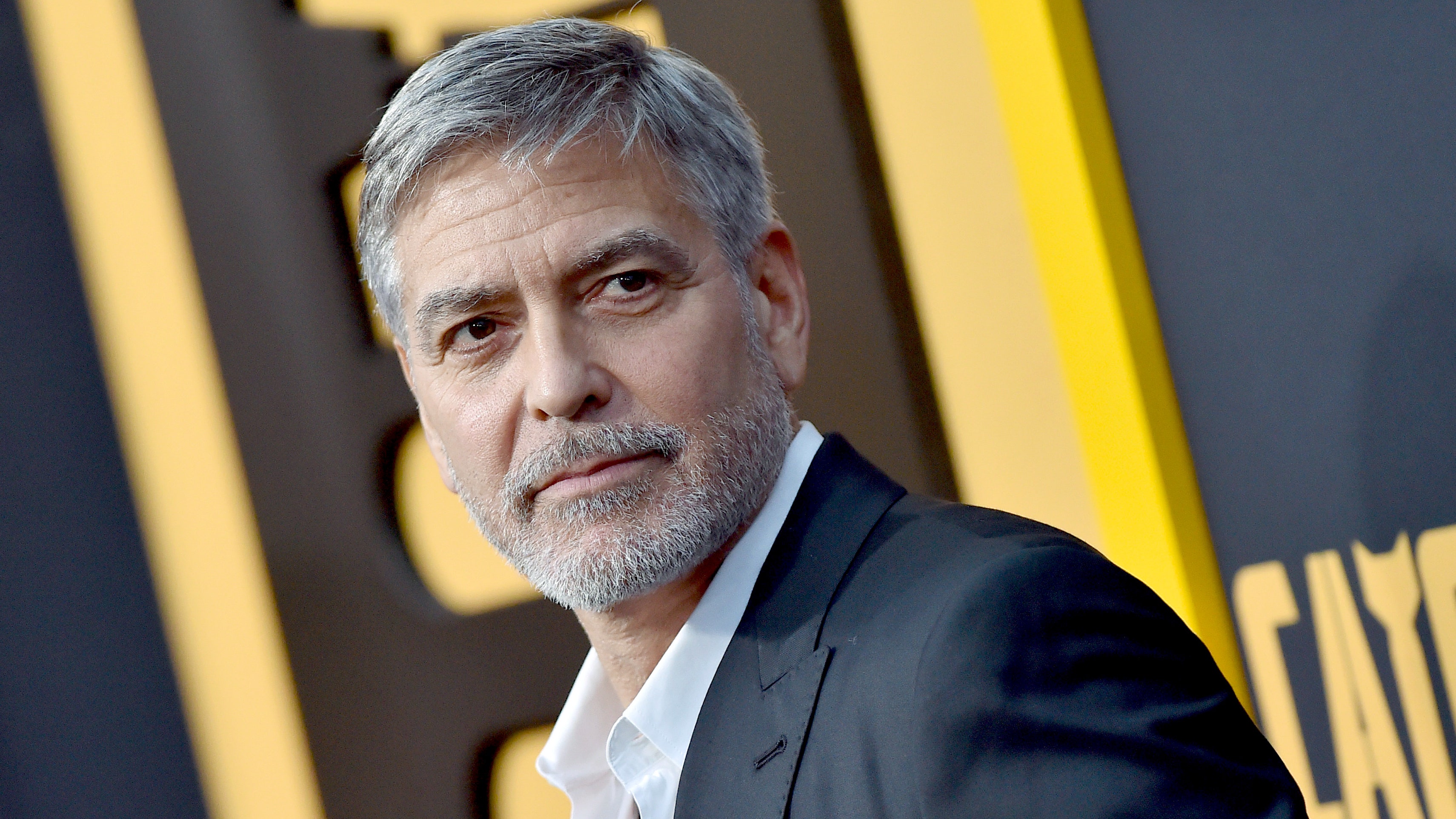 George Clooney se ha cortado el pelo con una abeja durante los últimos 25 años