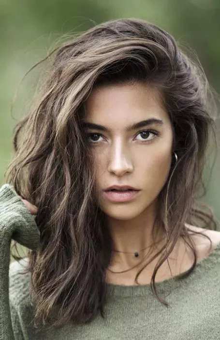 25 Impresionantes peinados largos a capas para mujeres