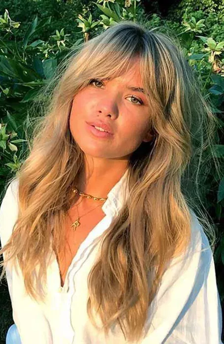 25 Impresionantes peinados largos a capas para mujeres