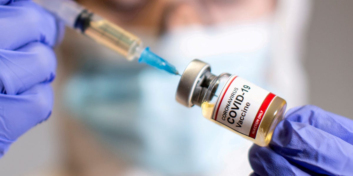 Decenas de miles de personas con citas para recibir la vacuna COVID-19 han sido canceladas cuando los estados se han quedado sin suministros.