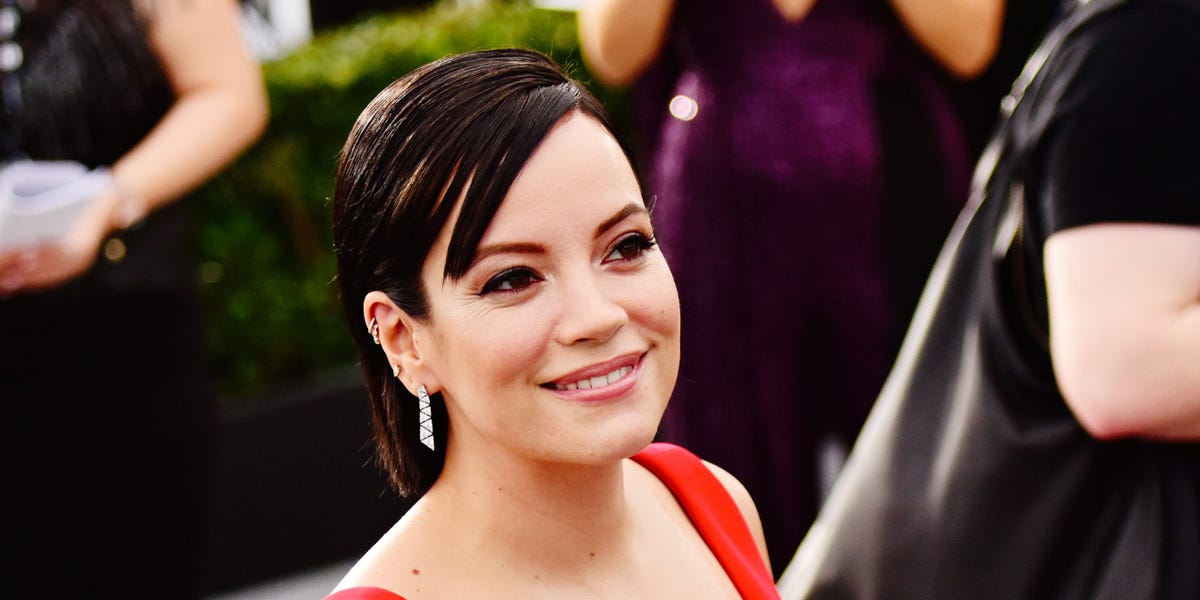 Lily Allen dice que decidió ponerse sobria después de considerar la posibilidad de tomar heroína durante la gira con Miley Cyrus