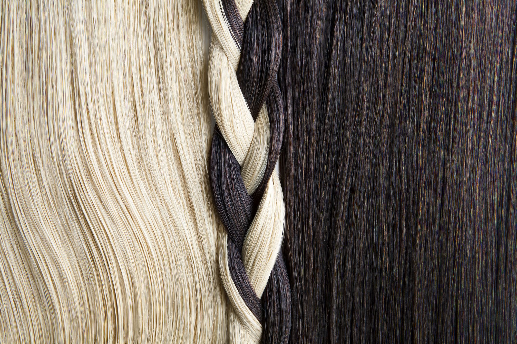 Una guía de morenas para ir de rubias, según los profesionales del cabello