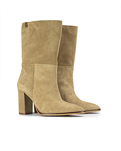 Bota de Mujer, Modelo Lola, Color Arena en Material Serraje, Marca Popa