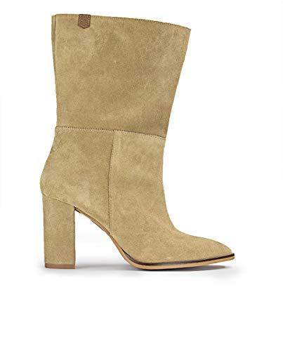 Bota de Mujer, Modelo Lola, Color Arena en Material Serraje, Marca Popa