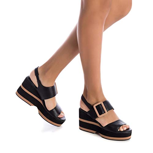 CARMELA - Sandalia de Cuña para Mujer - Sandalia con Tira y Cierre de Hebilla - Tacón 10 cm - Color Negro - Talla 37