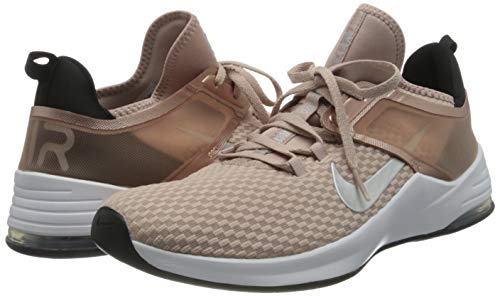 Nike Air MAX Bella 2, Zapatillas de Deporte Mujer, Beige Stone Mauve Metallic Silver Bl 200, 44 EU