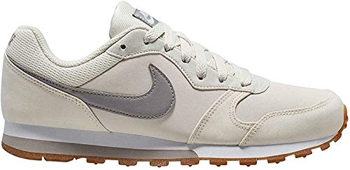 Nike MD Runner 2 SE, Zapatillas de Atletismo Mujer, Multicolor (Phantom/Atmosphere Grey/Gum Light Brown 004), 39 EU