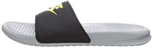 Nike Men's Benassi Just Do It. Sandal, Zapatos de Playa y Piscina para Hombre, Multicolor (Wolf Grey/Volt/Black 027), 44 EU
