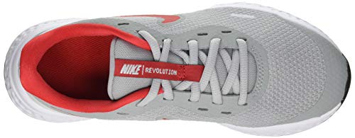 NIKE Revolution 5 (GS), Running Shoe Unisex Adulto, Gris (Light Smoke Grey/University Red-Photon Dust-White), 40 EU