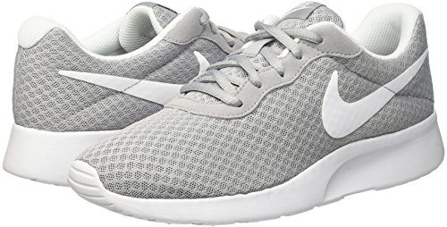 Nike Tanjun, Zapatillas de Running para Mujer, Gris (Wolf Grey/White), 39 EU