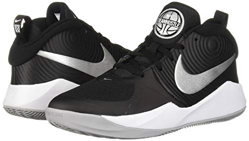 Nike Team Hustle D 9 (GS), Zapatos de Baloncesto Unisex Niños, Multicolor (Black/Metallic Silver/Wolf Grey/White 001), 39 EU