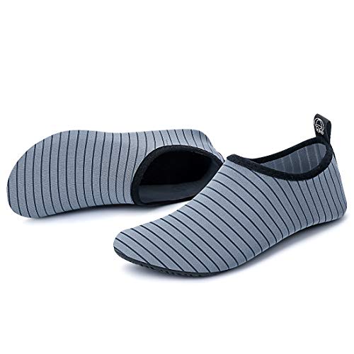 VIFUUR Zapatos de Agua Hombres Mujeres niños Aqua Yoga Descalzos de Secado rápido Slip-en los Calcetines Gris EU42/43