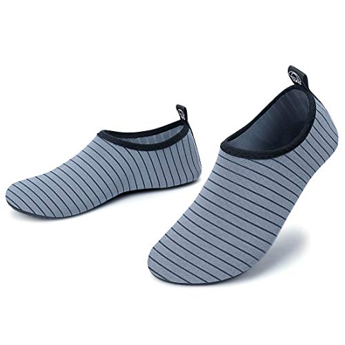 VIFUUR Zapatos de Agua Hombres Mujeres niños Aqua Yoga Descalzos de Secado rápido Slip-en los Calcetines Gris EU42/43