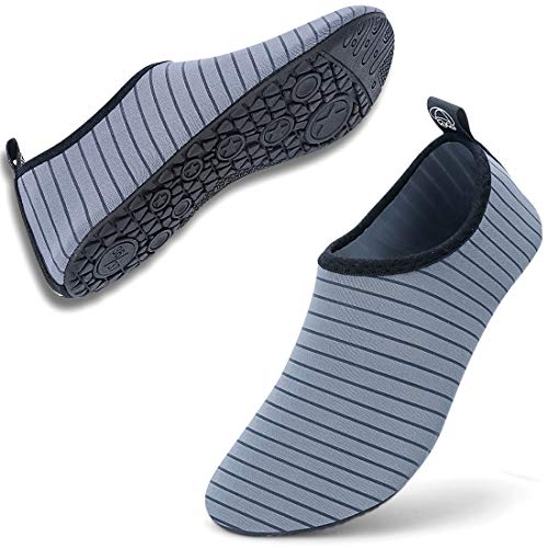 VIFUUR Zapatos de Agua Hombres Mujeres niños Aqua Yoga Descalzos de Secado rápido Slip-en los Calcetines Gris EU42/43