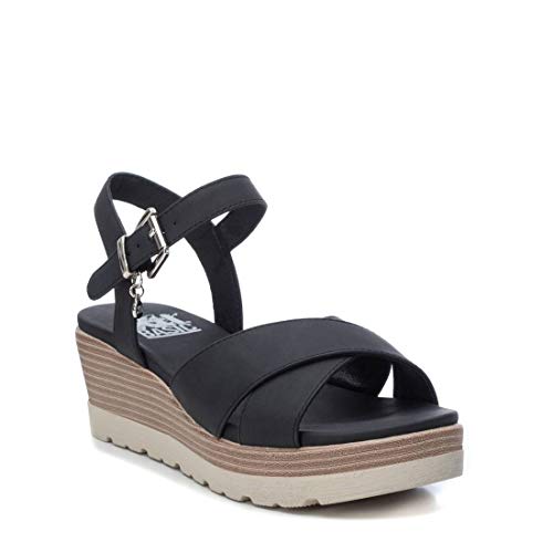 XTI - Sandalia de Cuña para Mujer - Sandalia con Tira y Cierre de Hebilla - Tacón 6 cm - Color Negro - Talla 38