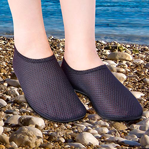 Zapatillas de Agua para Mujeres – Extra Cómodas - Protegen contra la Arena, Agua Fría/Caliente - Calzado de Ajuste Fácil para Nadar (Negro) – (G)US para Mujeres:7- 8/Longitud de la Plantilla: 9.44”