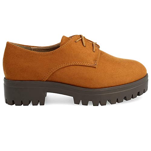 Zapato con Cordones Redondos Tipo Blucher, con Plataforma de Goma. Altura del Tacon: 4 cm. Altura de Plataforma: 3 cm. Talla 40 Cuero