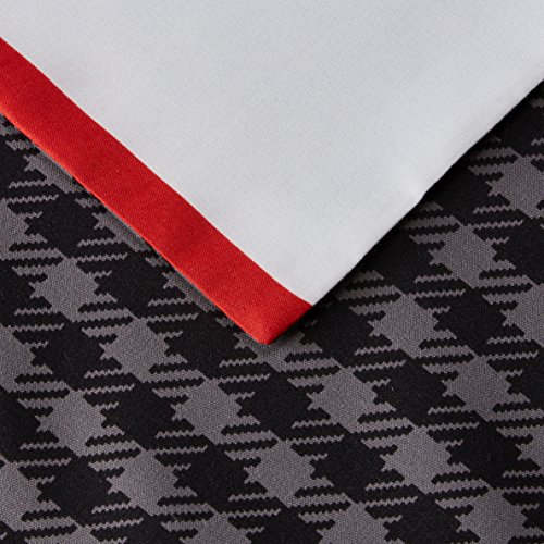 Amazon Basics - Juego de funda nórdica de microfibra ligera de microfibra, 230 x 220 cm, Rojo raya (Red Simple Stripe)