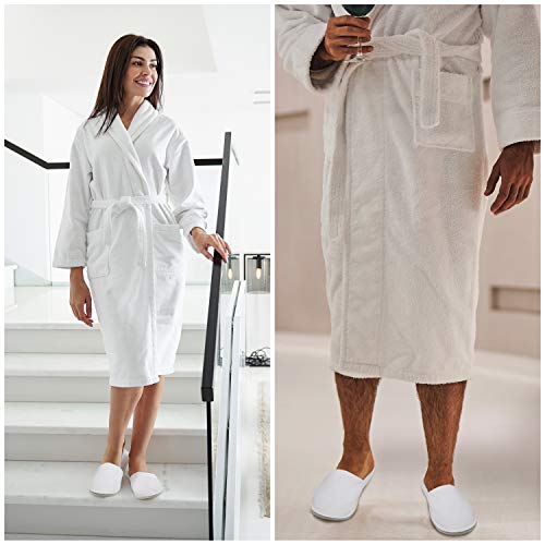 Bizarre.ly Zapatillas SPA Blancas Suaves con Bolsas de Cordel (12 Pares) Pantuflas Invitados Punta Cerrada Lavable Reutilizable – Dos Tallas (S, L) Hombres y Mujeres – Baño, Invitados, Hogar, Bodas