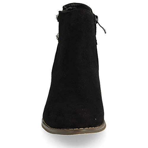 Botin de Tacon Ancho en Madera con la Punta Fina, Cierre de Cremallera en el Interior y Correas con Tachuelas metalicas en la Parte Trasera como Detalle. Altura del Tacon: 6 cm. Talla 36 Negro