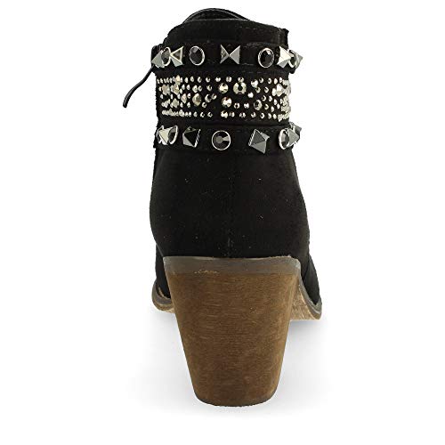 Botin de Tacon Ancho en Madera con la Punta Fina, Cierre de Cremallera en el Interior y Correas con Tachuelas metalicas en la Parte Trasera como Detalle. Altura del Tacon: 6 cm. Talla 36 Negro