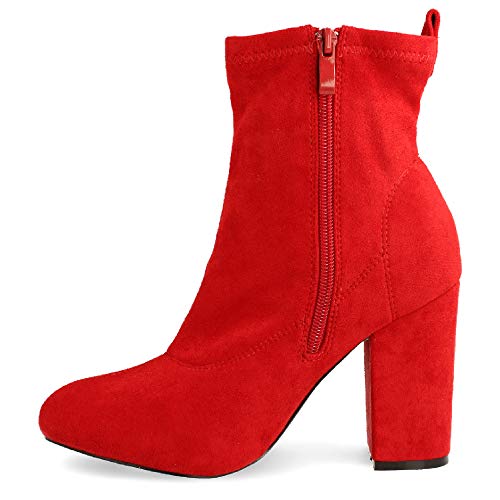 Botin de Tacon Ancho y Punta Fina, con la Cana drapeada y Remache metalico en la Parte Trasera como Detalle. Cierre de Cremallera en el Interior. Altura del Tacon: 7,5 cm. Talla 41 Camel