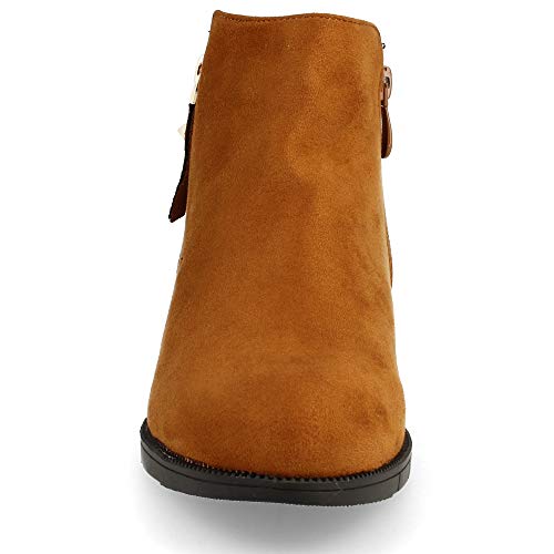 Botin Plano de Punta Redonda con Cremallera en el Lateral como Detalle y Cierre de Cremallera en el Interior. Talla 37 Camel