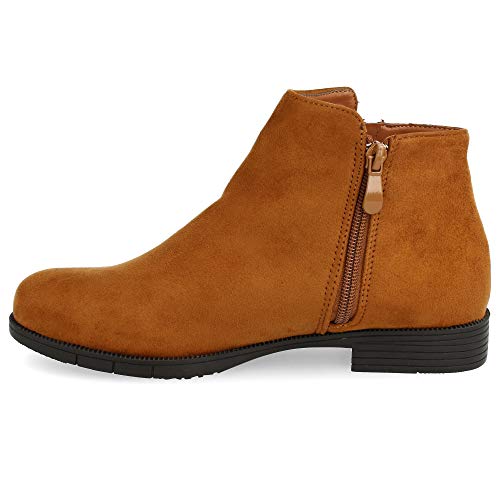 Botin Plano de Punta Redonda con Cremallera en el Lateral como Detalle y Cierre de Cremallera en el Interior. Talla 37 Camel