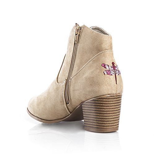 Botines Tipo Camperos con aplicación Bordada en la caña y contrafuerte by Vencastyle,Arena,36