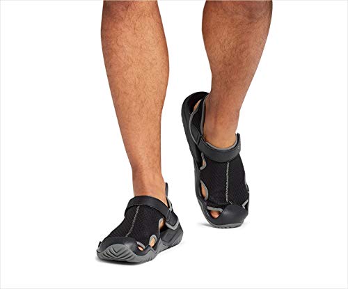 CROCS Swiftwater Mesh Deck Sandal M, Zuecos Hombre, Negro (Black 001), 39.5 EU