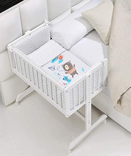 CUNA COLECHO COMPLETA STAR IBABY. Incluye: Edredon desmontable con relleno + Cojín almohada + 2 Protectores con cremallera + Colchón minicuna + 4 ruedas con freno.