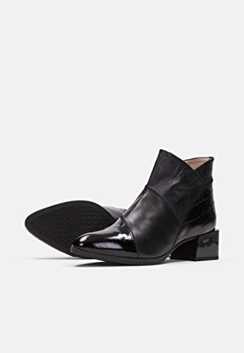 Hispanitas: Botín Alpes en Color Negro elaborado en combinación Estilo Patchwork. Tacón sobresaliente y Cierre de Cremallera en el Lateral.